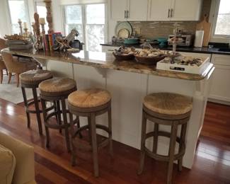 Kitchen island; 4 swivel-top bar stools