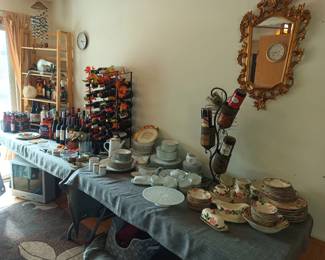 More kitchen, highly decorative mirror and bottles