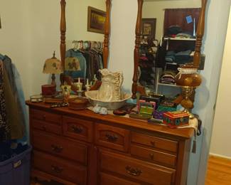 Double mirror dresser