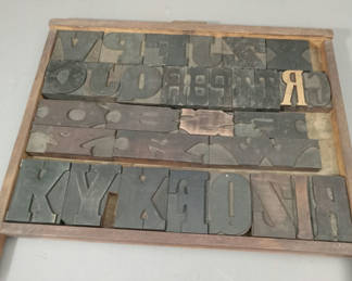 Lot 139: Antique Hamilton Printer's Letterpress Tray & Type