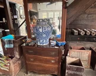 antique chinese porcelain large jar, lid needs repair