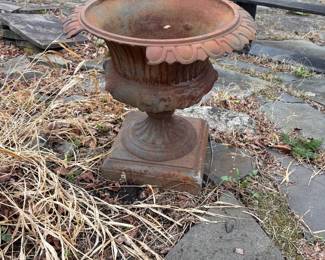 1 of 2 metal urns, the missing piece is in this urn