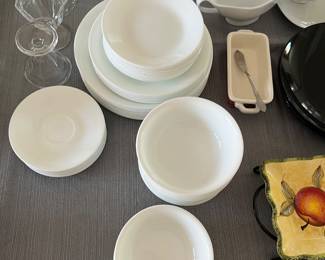 WHITE DISHES SER