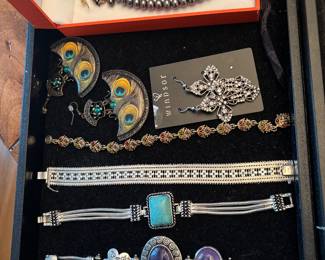 EARRINGS & BRACELETS 