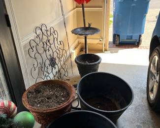 FLOWER BARRELS, POT, WIRE ART, BIRDBATH, UMBRELLA W/ STAND