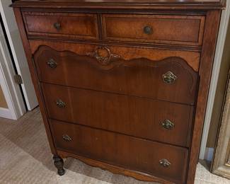 VINTAGE WOOD CHEST OF DRAWERS
