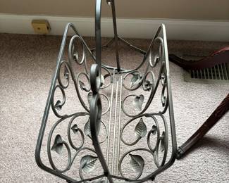 MAGAZINE RACK