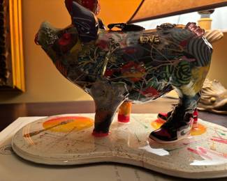 PIG SCULPTURE BY MARCUS GLEN