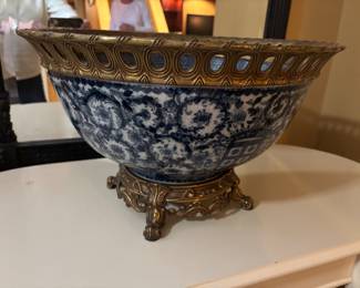 FOOTED BOWL