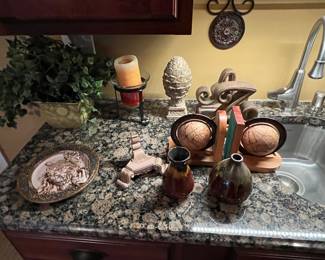 DECOR, GLOBE BOOKENDS, CANDLE & FLORAL