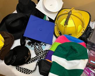 CUSTUMES HATS
