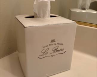 TISSUE HOLDER