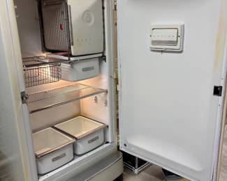 Works Great - Clean Vintage General Electric Refrigerator 