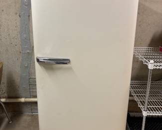 1940s -1950s General Electric Refrigerator 