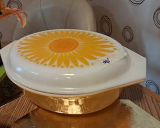 Vintage Pyrex Daisy Sunflower casserole