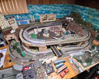 Huge display train track