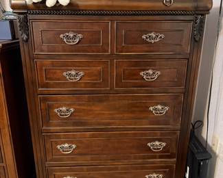 #28 - $220 - Tall chest 6 drawers 38lx18dx53h