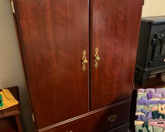 #38B - $100 - Armoire 