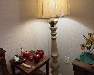 #20 - $80 - Composite floor lamp 62h