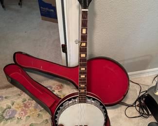 #78. $200 - Encore banjo in case E75 made in Korea