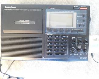 VINTAGE RADIO SHACK DX 392 RADIO WORKING CONDITION