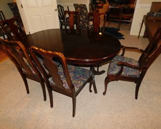 MAHOGANY DINING TABLE WITH 6 CHAIRS -LEAF AND CUSTOM PADS