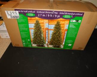 9' LIGHTED CHRISTMAS TREE