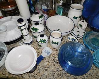 DINNERWARE 