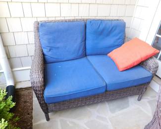 OUTDOOR WICKER LOVESEAT