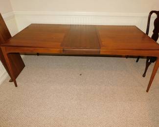 MID CENTURY MODERN LANE RHYRHM PAUL McCOBB STYLE TEAK DINING TABLE WITH 2 LARGE LEAVES