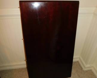 MAHOGANY LEAF TO TABLE