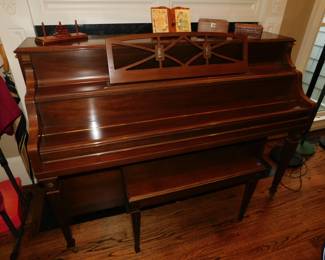 YAMAHA M203 AMERICAN SHERATON WALNUT CONSOLE PIANO