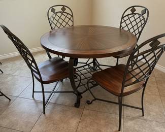 Signature Design by Ashley 'Nola' Round Dining Set