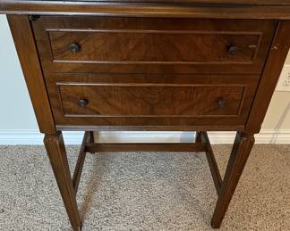 Vintage Singer 15-91 Sewing Machine in Burl Wood Cabinet