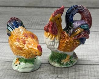 CERAMIC ROOSTER & HEN SALT & PEPPER SHAKER SET