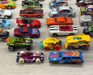 DIE CAST CARS HOT WHEELS MAISTO MATCHBOX