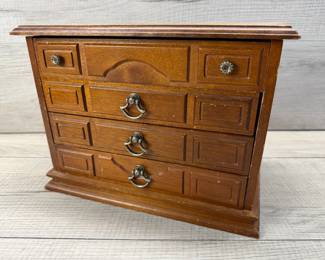 VINTAGE WOOD JEWELRY BOX CHEST