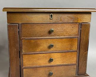 VINTAGE WOOD JEWELRY CHEST