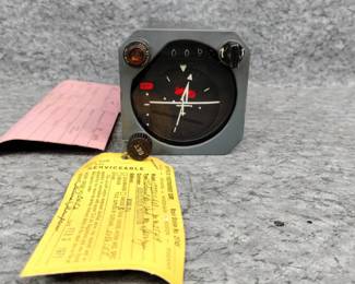 DW323 Sperry Pictorial Deviation Indicator Model R1 Lighted Lot A