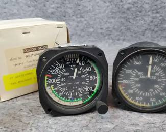 DW373 Airspeed Indicators Lot