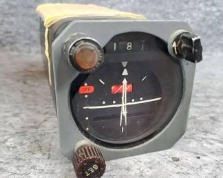 DW352 Sperry Pictorial Deviation Indicator Model R1 Lighted Lot B