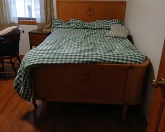 3/4 bed. New mattresses