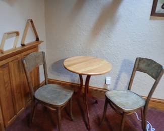 Parlor table and chairs