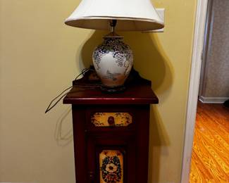 chinoiserie lamp and decorative table