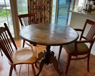 great little breakfast table and chairs