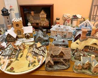 Lilliput Lane / David Winter Tudor cottage village collection