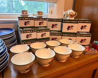 Boxed rose pattern china teacups and saucers collection