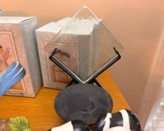 Decorative bookends and shelf accessories