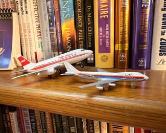 TWA and United Airlines model airplanes