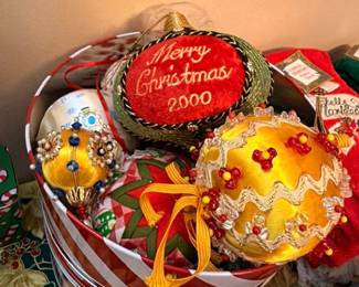 Christmas 2000 commemorative ornament collection